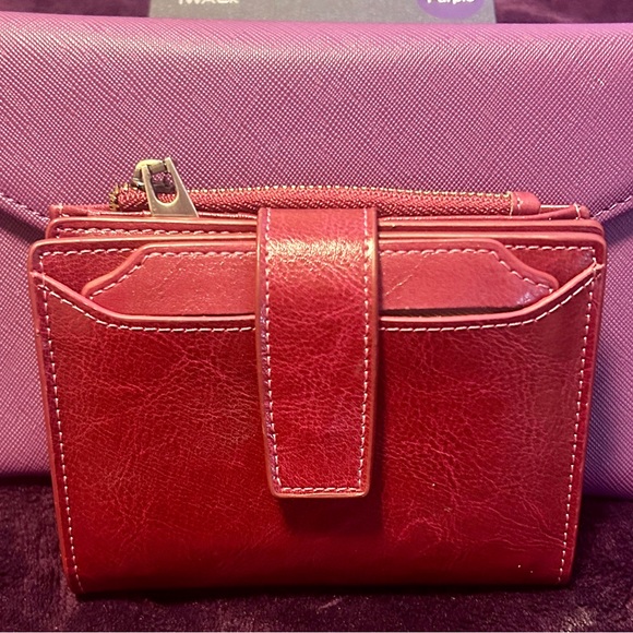 Women's Small Leather RFID Bifold Wallet - Picture 3 of 9